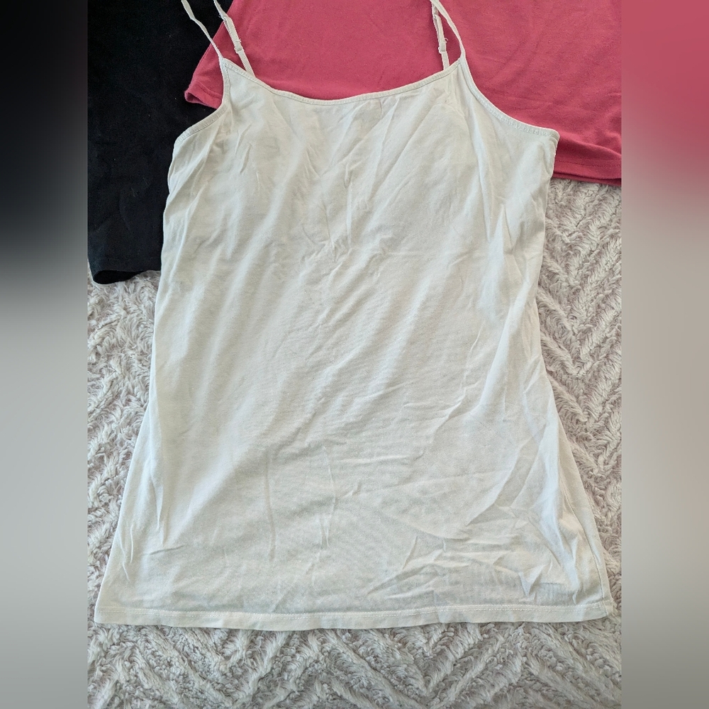 Bundle Of Camisole/Tank Tops (4) - Picture 3 of 11